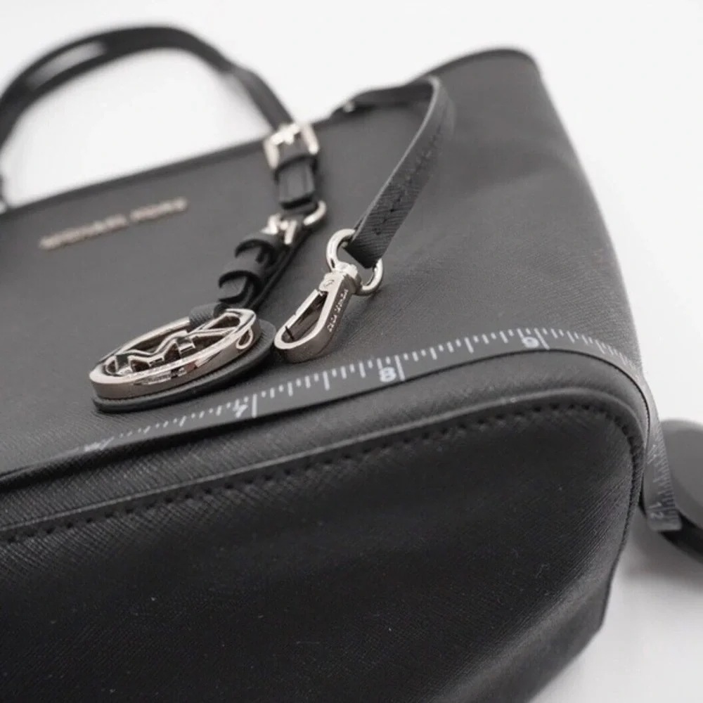 Michael Kors Voyager Medium Tote Bag Black Saffiano Leather Silver‎ Tone 37-03
